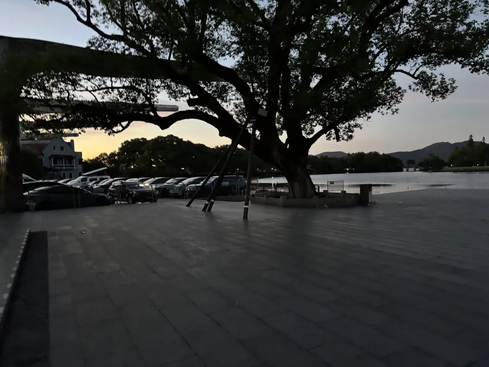 Crowded lakeside parking lot before sunrise
