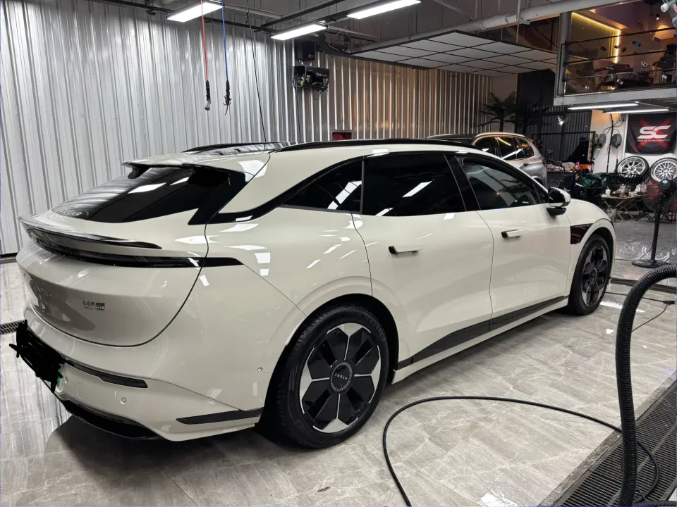 Clean white Zeekr 007 GT viewed from the rear side